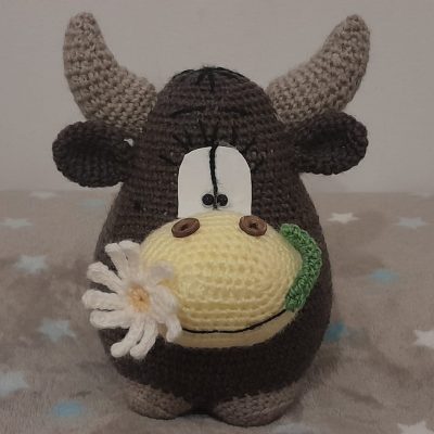 Crochet Bull with a Daisy – Soft Toy, Nursery Decor, Gift Idea